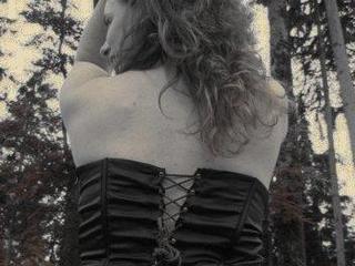 Jasmina - Flirten und schauen. Was dann kommt, wird man sehen. ;) Vielleicht wird ja mehr draus? ;-) Komm einfach mal rein, und dann sehen wir mal. - Alter: 40 / Stier - Größe: 168 / mollig - Geschlecht: weiblich - Sexuelle Orientierung: heterosexuell - Haarfarbe: brünett / lang - Intimpiercing: mehrere - BH-Größe: D - Hautfarbe: weiss - Augenfarbe: blau - Intimrasur: vollrasiert