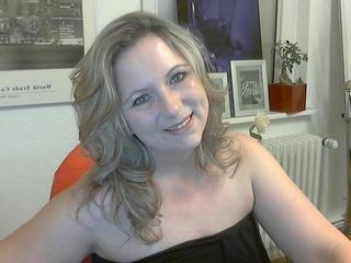 Glueckselfe - Ich mag humorvolle und phantasievolle Chats,
alles was Spass macht. Ich mag Sex an ungewöhnlichen Orten, und ich liebe es, einen Mann zu verführen.
Mag alles, ausser SM, NS und KV. - Alter: 37 / Wassermann - Größe: 170 / normal - Geschlecht: weiblich - Sexuelle Orientierung: heterosexuell - Haarfarbe: blond / lang - Intimpiercing: mehrere - BH-Größe: B - Hautfarbe: weiss - Augenfarbe: blau - Intimrasur: vollrasiert