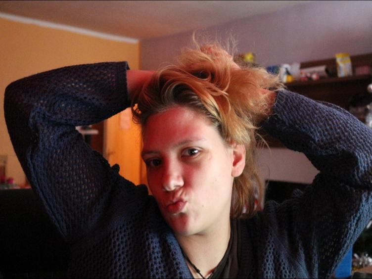 teufelsAugen - Biste Neugierig geworden, dann komm zu mir im Chat, ich bin alleine grad und wir schreiben beide mit einander das es in mir nur so kocht! - Alter: 28 / Skorpion - Größe: 164 / normal - Geschlecht: weiblich - Sexuelle Orientierung: heterosexuell - Haarfarbe: blond / mittellang - Intimpiercing: keins - BH-Größe: C - Hautfarbe: weiss - Augenfarbe: blau - Intimrasur: teilrasiert