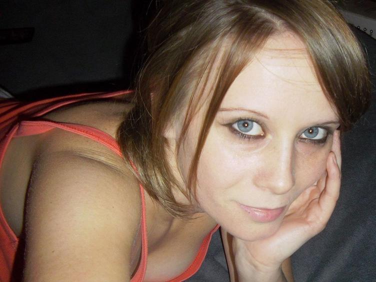 kristend - Sehr geile Titten, geile Pussy und nen geilen Arsch. Was will man(n) mehr? :D
- Alter: 23 / Widder - Größe: 152 / normal - Geschlecht: weiblich - Sexuelle Orientierung: bisexuell - Haarfarbe: braun / kurz - Intimpiercing: keins - BH-Größe: C - Hautfarbe: weiss - Augenfarbe: blau - Intimrasur: vollrasiert