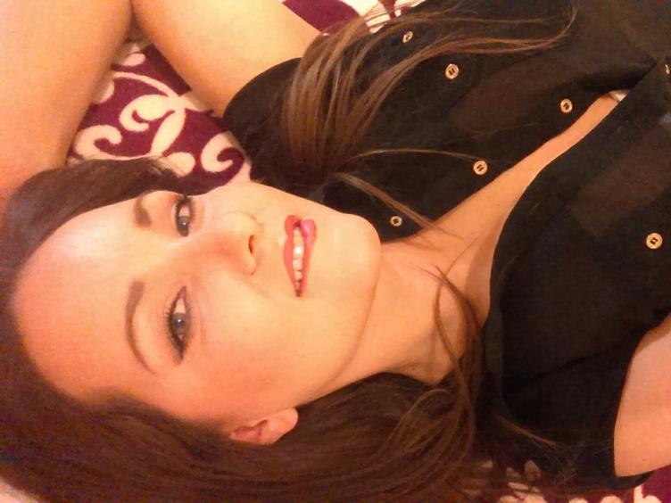 xxAnaxx - Ich bin spontan, flexibel und stehe auf guten Sex. Ich mag das Leben genießen, neue Leute kennenlernen und Spaß haben. - Alter: 32 / Löwe - Größe: 168 / normal - Geschlecht: weiblich - Sexuelle Orientierung: heterosexuell - Haarfarbe: brünett / sehr lang - Intimpiercing: keins - BH-Größe: DD - Hautfarbe: weiss - Augenfarbe: grün - Intimrasur: teilrasiert