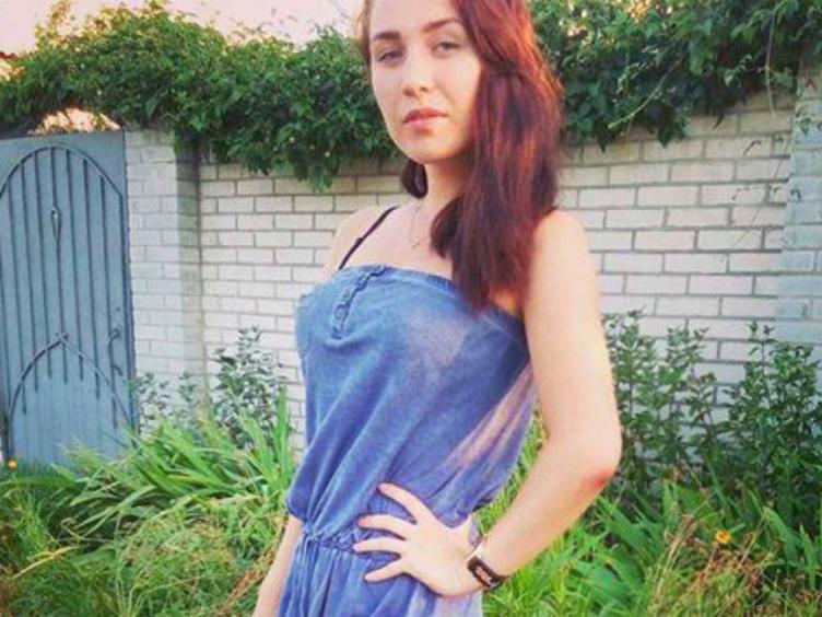SchatzyBonny - Hello, guys! I'm nice girl with great body and lust to sex,Im young girl and I like to know more about sex, I like experimenting, to give and get plasure! - Alter: 22 / Stier - Größe: 168 / schlank - Geschlecht: weiblich - Sexuelle Orientierung: heterosexuell - Haarfarbe: brünett / lang - Intimpiercing: Zunge - BH-Größe: C - Hautfarbe: weiss - Augenfarbe: grün - Intimrasur: vollrasiert
