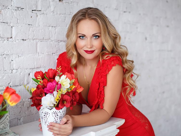 YASMIKA - Hello guys! I am new and hot girl on here! Tell me all your wishes and I ll mae them come thrue. Kiss - Alter: 34 / Zwilling - Größe: 169 / normal - Geschlecht: weiblich - Sexuelle Orientierung: heterosexuell - Haarfarbe: blond / lang - Intimpiercing: keins - BH-Größe: C - Hautfarbe: weiss - Augenfarbe: blau - Intimrasur: vollrasiert