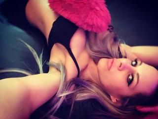 LuxuriousDoll - Nimmst Du eine Frau gern so richtig hart ran, ohne erst lange um den heißen Brei zu reden?
Dann bist Du bei mir richtig.
Sag mir, was ich für Dich anstellen soll, und ich lege sofort los, ohne Dich lange hinzuhalten. - Alter: 31 / Steinbock - Größe: 164 / schlank - Geschlecht: weiblich - Sexuelle Orientierung: bisexuell - Haarfarbe: blond / sehr lang - Intimpiercing: Bauchnabel - BH-Größe: C - Hautfarbe: weiss - Augenfarbe: grün - Intimrasur: teilrasiert