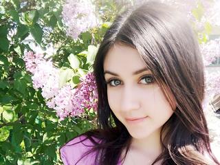 JinnaRo - I am college girl and i like to spend time with my friends. I hope here i will find many friends as well and will have great time online. Welcome to my room guys! Kisses - Alter: 19 / Steinbock - Größe: 169 / schlank - Geschlecht: weiblich - Sexuelle Orientierung: heterosexuell - Haarfarbe: schwarz / lang - Intimpiercing: keins - BH-Größe: A - Hautfarbe: weiss - Augenfarbe: blau - Intimrasur: teilrasiert