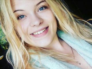 LeslyKor - I am blonde girl with blue eyes. In my life i do a lot of naughty things and if you want to know it am waiting you in my room to tel i and to show it. We can be happy together here. Muah - Alter: 20 / Schütze - Größe: 166 / normal - Geschlecht: weiblich - Sexuelle Orientierung: heterosexuell - Haarfarbe: blond / lang - Intimpiercing: keins - BH-Größe: B - Hautfarbe: weiss - Augenfarbe: blau - Intimrasur: teilrasiert