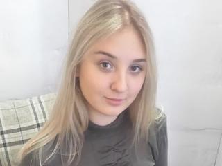 MelindaFo - I am blonde girl and i like to have fun with guys. In my room you will see hot dances with me and will have your desires come true. Join to my room guys. - Alter: 19 / Jungfrau - Größe: 168 / normal - Geschlecht: weiblich - Sexuelle Orientierung: heterosexuell - Haarfarbe: blond / lang - Intimpiercing: keins - BH-Größe: A - Hautfarbe: weiss - Augenfarbe: braun - Intimrasur: teilrasiert