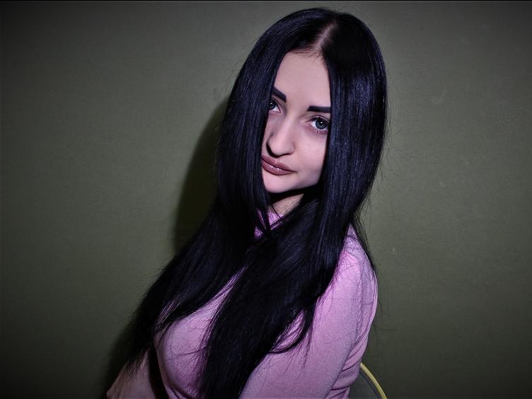 Tessa* - I am a lady with good sense of humor. I lead an active way of life. I am optimistic and dynamic by nature and I will show you the romantic side of me, and maybe some naughty bits too. :P - Alter: 27 / Krebs - Größe: 165 / schlank - Geschlecht: weiblich - Sexuelle Orientierung: heterosexuell - Haarfarbe: blond / lang - Intimpiercing: keins - BH-Größe: B - Hautfarbe: weiss - Augenfarbe: braun - Intimrasur: vollrasiert