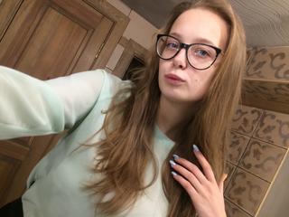 CarolRo - Hello to everyone. I am blonde girl and i like to have fun. I wear glasses usually and i hope you will like my look. In my room we can do many nice and hot things and have fun together. Kisses and welcome here. - Alter: 19 / Waage - Größe: 165 / schlank - Geschlecht: weiblich - Sexuelle Orientierung: heterosexuell - Haarfarbe: blond / sehr lang - Intimpiercing: keins - BH-Größe: D - Hautfarbe: weiss - Augenfarbe: blau - Intimrasur: teilrasiert
