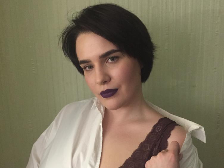 TeresaRi - Hello! Come to my room if you like girls with short hair. I like to have fun and be great with guys. I am waiting for you. - Alter: 23 / Widder - Größe: 165 / normal - Geschlecht: weiblich - Sexuelle Orientierung: heterosexuell - Haarfarbe: schwarz / kurz - Intimpiercing: keins - BH-Größe: B - Hautfarbe: weiss - Augenfarbe: blau - Intimrasur: teilrasiert