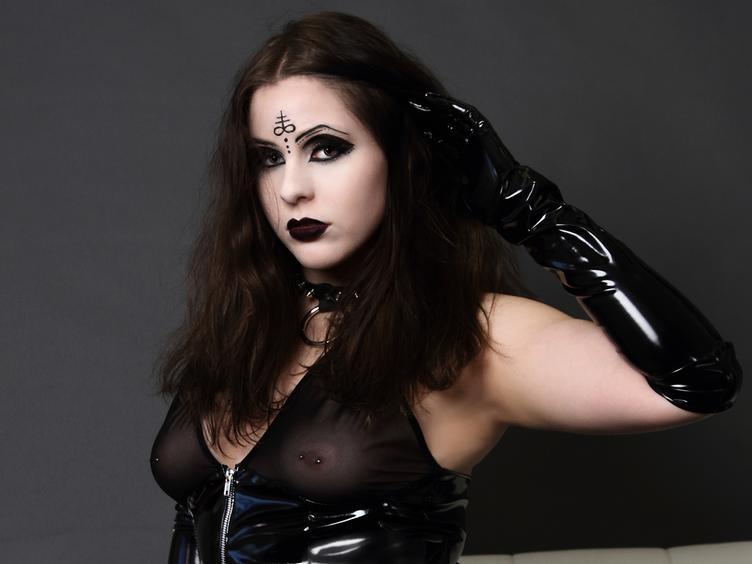 DarkKitty - Huhu ich bei DarkKitty und total neu vor der Cam!
Wenn du geile Gothic-Girls magst, komm und besuch mich auf meiner Cam!
Miau!
Kitty - Alter: 20 / Fische - Größe: 181 / normal - Geschlecht: weiblich - Sexuelle Orientierung: heterosexuell - Haarfarbe: schwarz / lang - Intimpiercing: Brustwarze - BH-Größe: C - Hautfarbe: weiss - Augenfarbe: braun - Intimrasur: vollrasiert