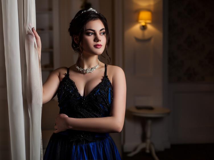 HolliDollii - In meinem Zimmer, können Sie haben eine Menge Sex, Ich mag masturbieren, ich liebe es zu experimentieren !!!! - Alter: 20 / Jungfrau - Größe: 156 / normal - Geschlecht: weiblich - Sexuelle Orientierung: heterosexuell - Haarfarbe: brünett / sehr lang - Intimpiercing: keins - BH-Größe: C - Hautfarbe: weiss - Augenfarbe: braun - Intimrasur: vollrasiert