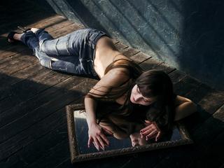 NikkiLoverr - Meine Show wirst du nie vergessen !!!! Ich habe einen schönen Körper, schöne Brüste, schönen Arsch! Komm zu mir und du wirst es verstehen, ich bin ein sehr guter Mensch ! Komm zu mir. - Alter: 28 / Waage - Größe: 152 / normal - Geschlecht: weiblich - Sexuelle Orientierung: heterosexuell - Haarfarbe: brünett / sehr lang - Intimpiercing: keins - BH-Größe: B - Hautfarbe: weiss - Augenfarbe: braun - Intimrasur: vollrasiert