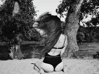 AmBrinna - Hello everyone. I am girl with many skills. I like to do strip dance and i do it very good. I my room you can see my beautiful body and much more. - Alter: 18 / Steinbock - Größe: 166 / normal - Geschlecht: weiblich - Sexuelle Orientierung: heterosexuell - Haarfarbe: brünett / sehr lang - Intimpiercing: keins - BH-Größe: A - Hautfarbe: weiss - Augenfarbe: blau - Intimrasur: teilrasiert