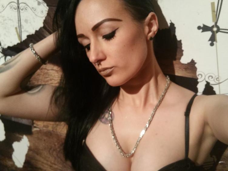 Mia-Grey - Hallo meine Lieber,
Du stehst auf ausgefallene Erotik, bist versaut und brauchst auch manchmal eine Frau die Dir Pfeffer gibt, dann war Dein Klick auf meinem Profil genau richtig! Ich bin vielseitig in allen Lagen. Heiße Dessous schmücken meinen Körper und Du wirst nicht wissen wohin Du zuerst hinschauen sollst! Melde Dich bei mir und teile mit mir Deine krassesten Fantasien und ich werde Dir ein Erlebnis bereiten was Du nie wieder vergisst!
Deine Mia-Grey - Alter: 26 / Fische - Größe: 160 / normal - Geschlecht: weiblich - Sexuelle Orientierung: heterosexuell - Haarfarbe: schwarz / lang - Intimpiercing: mehrere - BH-Größe: B - Hautfarbe: gebräunt - Augenfarbe: grün - Intimrasur: vollrasiert