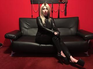 MissKaliAnia - Fetisch BABE mit viel Erfahrung, große Zufriedenheit, mehr, unzählige Spielsachen und viele verworrene Ideen zum erforschen. komm in mein WORLD OF DESIRE. sexy Göttin und freche Schlampe - glänzende Kleidung, Uniformen für Rollenspiele, sexy Outfits, Handschuhe, Strümpfe, Schuhe und High Heels erwarten dich. - Alter: 35 / Widder - Größe: 170 / normal - Geschlecht: weiblich - Sexuelle Orientierung: bisexuell - Haarfarbe: blond / sehr lang - Intimpiercing: keins - BH-Größe: D - Hautfarbe: weiss - Augenfarbe: blau - Intimrasur: vollrasiert