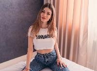 CuteSarah - Ich liebe es geile Gedanken auszutauschen und meinen Body zu zeigen ,du könntest jeden Zentimeter erkunden und ich könnte dich zu einem geilen Orgasmus bringen .

Ich stehe auf Männer die wissen wie sie eine Frau zu behandel haben , Niveauvoll und dennoch versaut im Bett sein können .