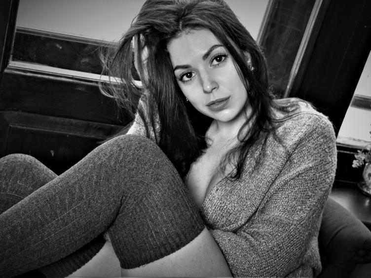 Randee - I`m single, and a kind, caring, tender woman. I`m cute - and very sexual! I have dreams too - dirty ones mostly. ;) Do you have them? Then come to me, I`d love to know what they are! - Alter: 24 / Steinbock - Größe: 175 / schlank - Geschlecht: weiblich - Sexuelle Orientierung: heterosexuell - Haarfarbe: brünett / lang - Intimpiercing: keins - BH-Größe: B - Hautfarbe: weiss - Augenfarbe: braun - Intimrasur: nicht rasiert