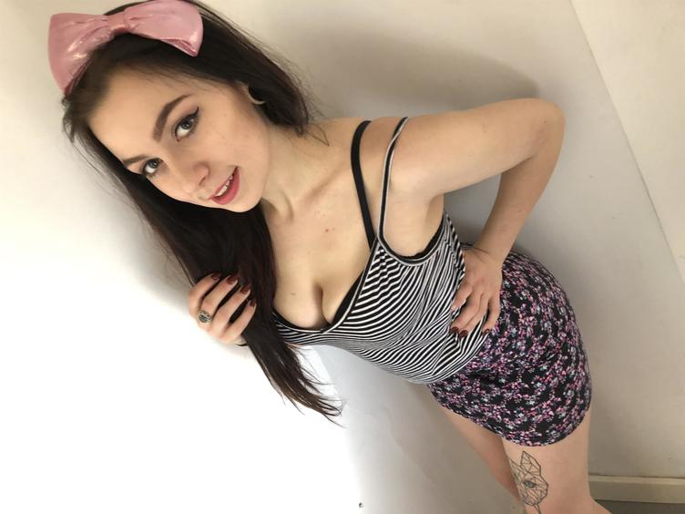 AmandaMiia - Ich bin Amanda und wenn du Dich ausgeschlossen oder falsch verstanden fühlst, ist es Zeit, einen anderen Lehrer zu finden, so dass kann ich dein Lehrer heute Abend sein, und ich werde Dich zeigen, was wirklich Sexualität bedeutet.
- Alter: 20 / Krebs - Größe: 165 / schlank - Geschlecht: weiblich - Sexuelle Orientierung: heterosexuell - Haarfarbe: schwarz / sehr lang - Intimpiercing: Bauchnabel - BH-Größe: C - Hautfarbe: weiss - Augenfarbe: braun - Intimrasur: teilrasiert