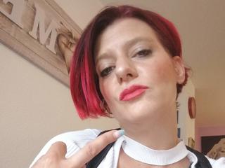Findom Roxy - Endlich hast auch du Versager es auf mein Profil geschafft. Herzliche Gratulation!!
Ich bin eine befehlsgewohnte Lady - Verwöhnt, Selbstbewusst, Geldgeil und Arrogant.
Wenn ich etwas möchte bekomme ich es auch! Ich weiß zu gut wie man Männer um den Finger wickelt und sie einem aus der Hand fressen.
Hab ich dich einmal in der Hand, kommst du da auch nicht mehr so schnell raus.
Ich bin eine harte aber faire Lady. Deine Wünsche kannst du mir gern mitteilen, ob ich darauf eingehe?haha denk nicht mal dran. Denn MEINE Wünsche stehen an oberster Stelle! Deine Taubs berücksichtige ich natürlich.
Da ich einen Geldfetisch habe, will ich von dir natürlich nur dein Geld. Schnorrer können mir gestohlen bleiben. Am besten ist, du schaust das du nie arm wirst, denn dann bist du abserviert.
Meine Aufmerksamkeit muss man sich verdienen. Wie? Das solltest du ja wissen. Plumpe Anmachen hab ich nicht notwendig und werden sofort gelöscht!
Du bist in meinem Reich und hast nach meinen Regeln zu tanzen. Wenn ich sage spring? fragst du allerhöchst wie hoch.
Reale Sklaven nehme ich auch. Allerdings solltest du dir bewusst sein, das ich mich nicht mit jedem X-Belieben treffe. Ich entscheide ob ich dich treffen will oder nicht!
Meine ganzen Vorlieben neben dem Geldfetisch kannst du in meinen zahlreichen authentischen Clips rausfiltern.
Ich bin anders als vermutet, selten wie erwartet und nie so wie es andere gerne hätten. Ich bin eine Fin- und Femdom mit Leidenschaft, die dir dein Leiden schafft. - Alter: 35 / Waage - Größe: 170 / normal - Geschlecht: weiblich - Sexuelle Orientierung: heterosexuell - Haarfarbe: rot / kurz - Intimpiercing: Gesicht - BH-Größe: C - Hautfarbe: weiss - Augenfarbe: braun - Intimrasur: vollrasiert