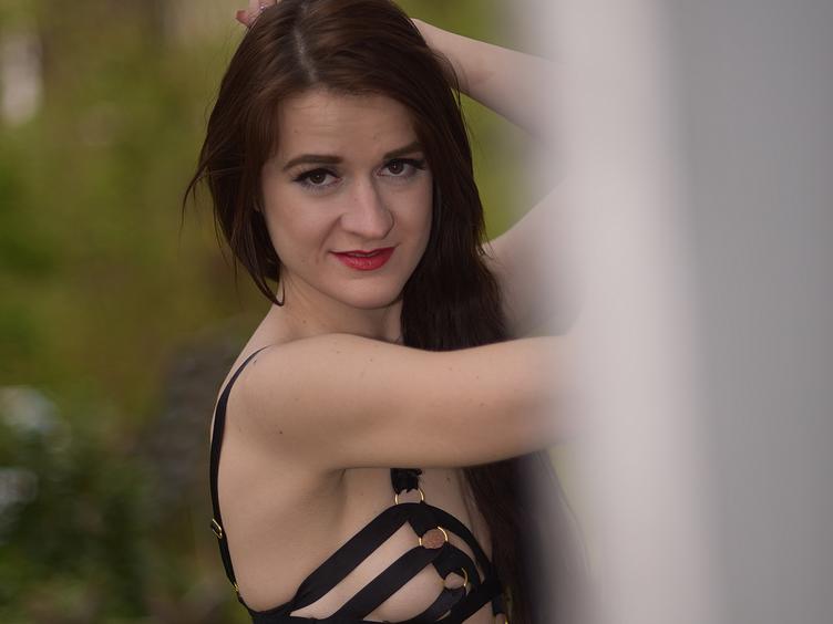 Luisa Diamant - Hallo mein Lieber, schön das du dir mein Profil ansiehst.
Ich bin die Luisa, jung, frech und aus dem Münsterland.
Ich liebe aufregende sexuelle Erlebnisse. Am allermeisten kickt es mich, meine Sexualität im Freien auszuleben.
Der Kick erwischt werden zu können, beschert mir dir geilsten und unvergesslichsten Orgasmen.
Das bedeutet aber nicht das es nicht auch im Bett zur Sache gehen kann... ;-).
Der Diamant ist ein sehr besonderer und vielfältiger Edelstein - kaum in Worte zu fassen...
ABER wie sagt `Mann` so schön, lange Rede kurzer Sinn - probiere mich einfach aus.
Ich bin schon sehr gespannt auf dich...
Kussi Luisa - Alter: 26 / Widder - Größe: 167 / sportlich - Geschlecht: weiblich - Sexuelle Orientierung: bisexuell - Haarfarbe: brünett / kurz - Intimpiercing: Bauchnabel - BH-Größe: A - Hautfarbe: weiss - Augenfarbe: braun - Intimrasur: teilrasiert